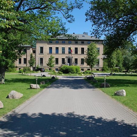 Gutshaus Redewisch Hotel & Restaurant Boltenhagen  Exterior foto